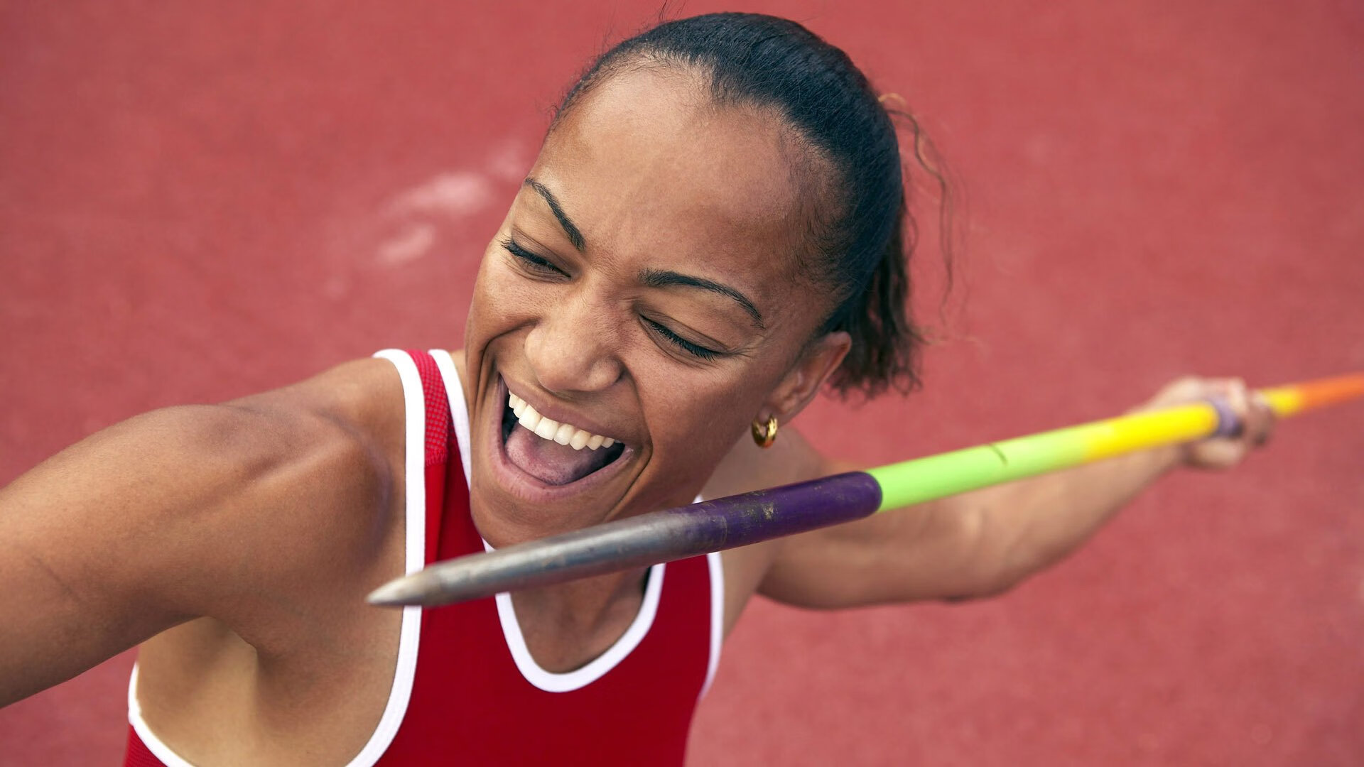 欧冠决赛巅峰对决,皇家马德里加时绝杀利物浦,第15次捧起大耳朵杯